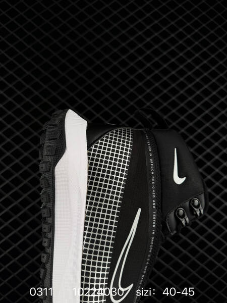 Nike ACG Mountain Fly GTX black white 40-45 trail lifestyle