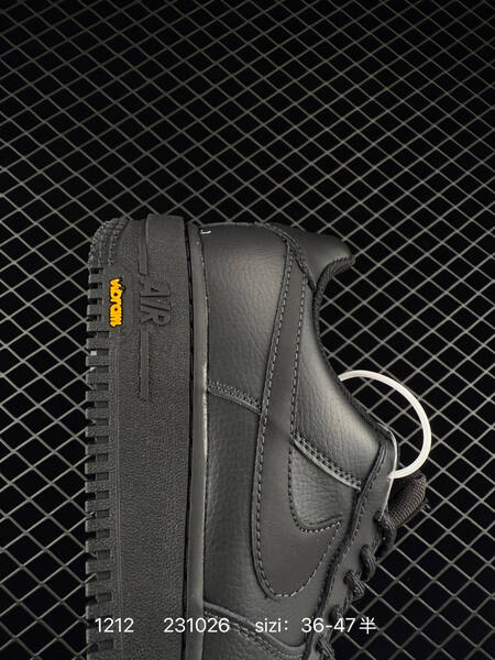 Nike Air Force 1 07 Low Triple Black EU 36-47 5 lifestyle