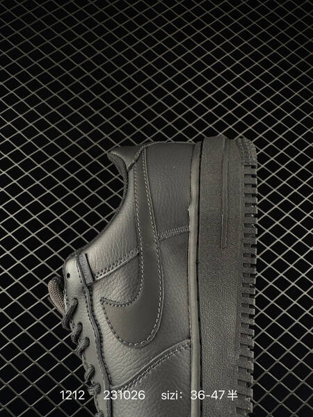 Nike Air Force 1 07 Low Triple Black EU 36-47 5 lifestyle