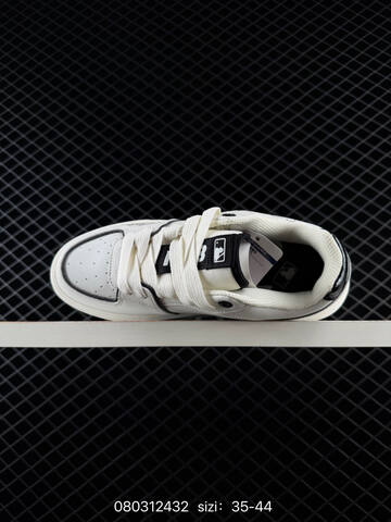 MLB Chunky Liner Embo Monogram Silver Off White EU 35-44 Sneaker Casual Sneakers - Unisex