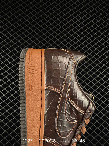 Nike Air Force 1 07 Low dark brown croc-embossed brown gum EU 36-45 lifestyle