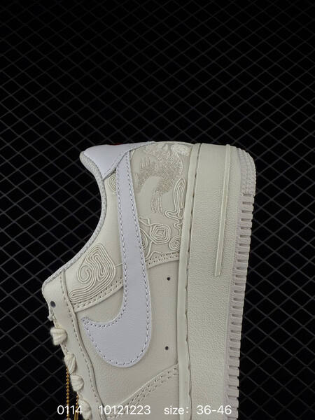 Nike Air Force 1 07 LV8 Sail White with red accents EU 36-46 lifestyle