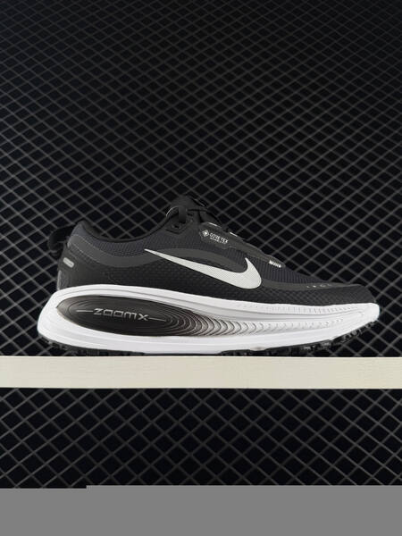 Nike Vomero 18 Gore-Tex light gray white 40-45 running lifestyle