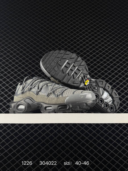 Nike Air Max Plus black white grey with blue accents EU 36-47 lifestyle
