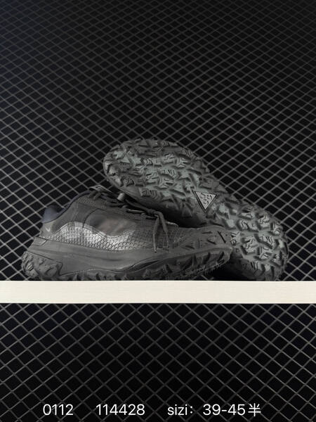 Nike ACG Mountain Fly 2 Low GTX grey black white with orange laces 39-45 trail lifestyle