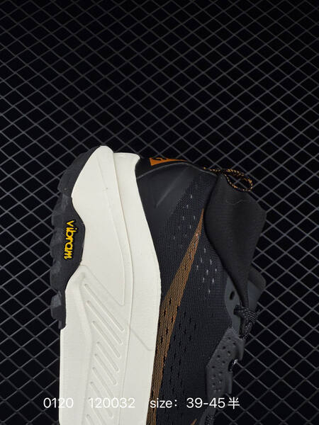Nike ACG Zegama Trail 2 black tan white 39-45 lifestyle