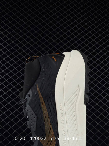 Nike ACG Zegama Trail 2 black tan white 39-45 lifestyle