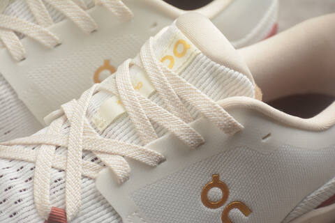 On Cloud X 4 Ivory Cream Red Gold US 8 EU 41 UK 7 5 JP 26 Running Shoe Running Sneakers - Men's (BS-59786)