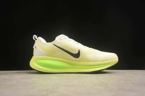 Nike Vomero 18 HM6804 102 white green black EUR