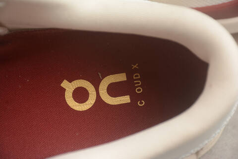 On Cloud X 4 Ivory Cream Red Gold US 8 EU 41 UK 7 5 JP 26 Running Shoe Running Sneakers - Men's (BS-59786)