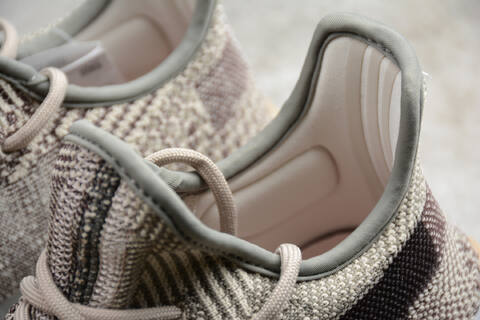 Yeezy 350 V2 FZ1267 brown beige white cream