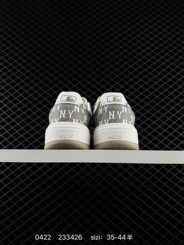 MLB Chunky Liner NY Monogram Khaki White Beige EU 35-44 Skate Shoe Skate Sneakers - Unisex