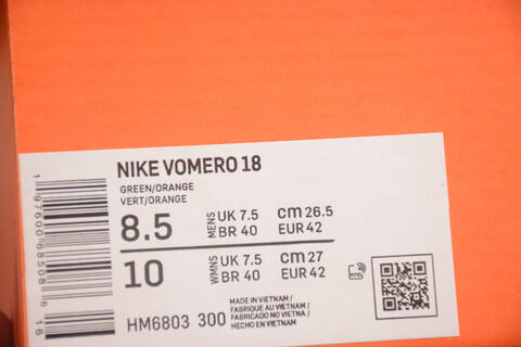 Nike Vomero 18 HM6803 300 Green Orange EU 42 Running Shoe - Men's (BS-59445)