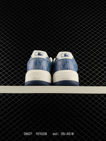 MLB Chunky Liner NY Monogram Off White Navy Blue EU 35-45 Skate Shoe Skate Sneakers - Unisex